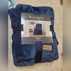 Koolaburra by UGG Blue Throw Blanket